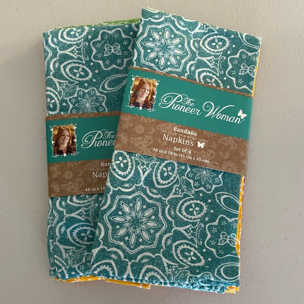Pioneer Woman 2 Sets of 4 Napkins Bandana